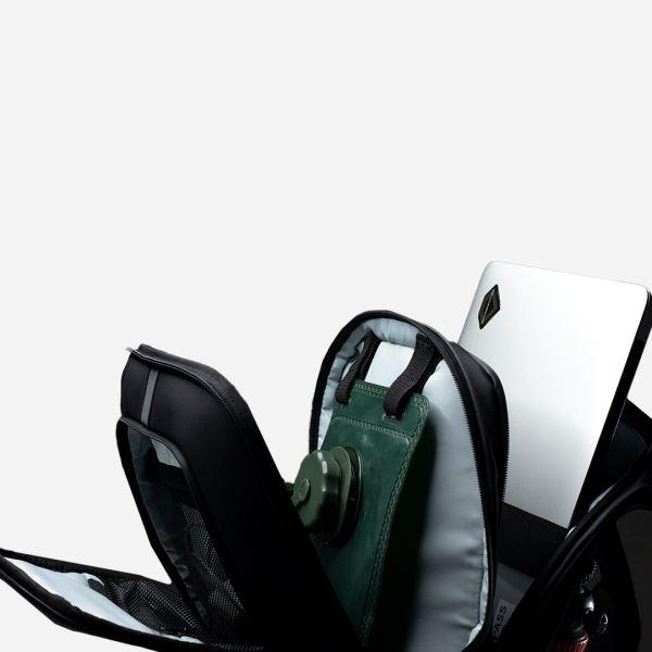 Carbonado X16 - Rider Backpack -Racing Red - Riders Junction