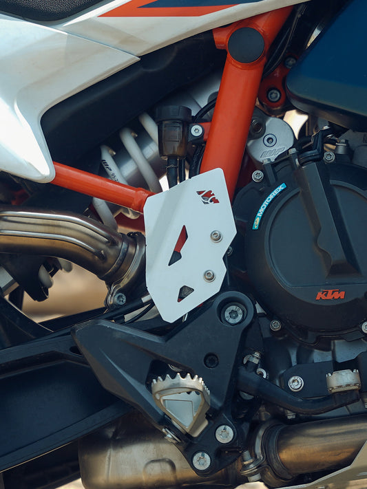 Legundary Custom KTM ADV 890 Titan Master Cylinder Guard Silver - CAP20592