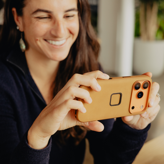 Peak Design Everyday Clarino Case For Iphone 17 Pro (Tan) - PD-M-MC-CF-BR-1