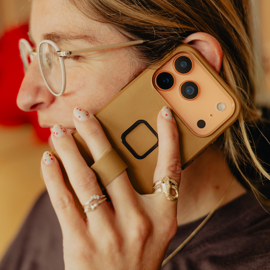 Peak Design Everyday Loop Case For Iphone 17 Pro (Tan) - PD-M-LC-CF-BR-1