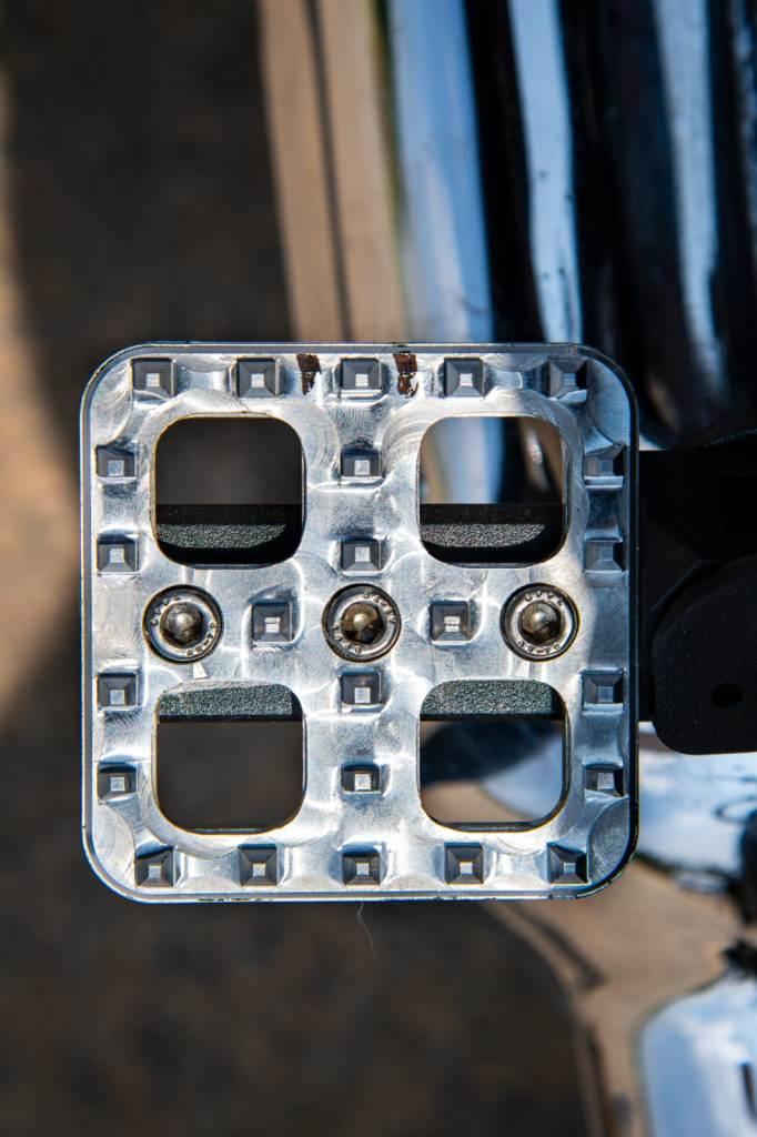 Pillion footrest - Super Meteor 650 - Riders Junction