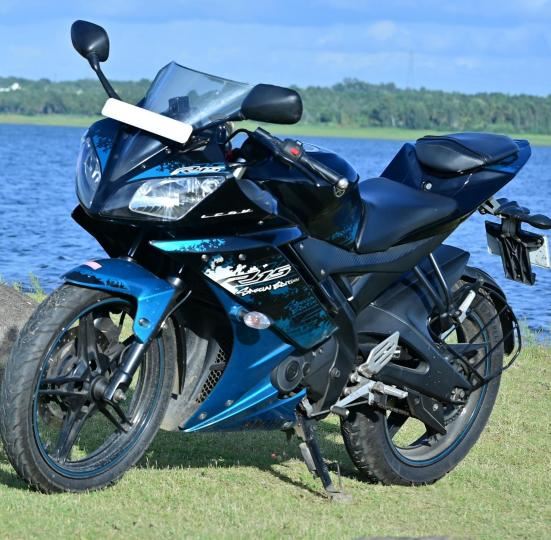 YAMAHA R15 V2