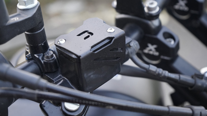 Carbon Racing Aluminium Front Brake Reservoir Protector Black for Harley X440 - CRH440