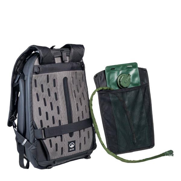 Carbonado GT3 Hydration Bladder Holder-Black