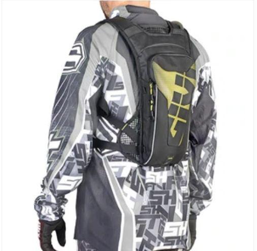 GRT719 Rucksack with Integrated Water Bag, 3 Litres - GIVI - Riders Junction