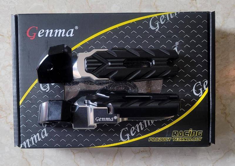 Genma Yamaha Aerox Rear Footrest Set CNC-Silver