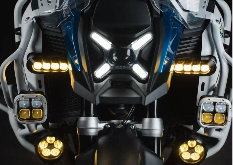 Gold Runway M4 Under-Beak Daylight Lighting Kit for BMW R 1300 GSA