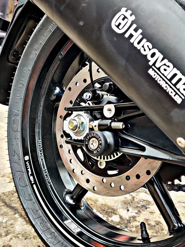 Hyperrider-KTM Duke 250/390 BS6 Swingarm Spools Sliders (HRDUK209S)