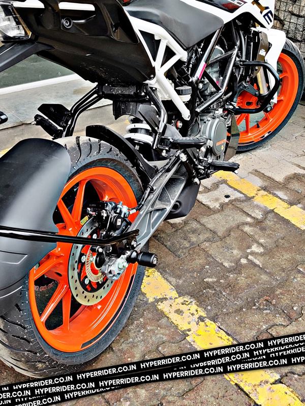 Hyperrider-KTM Duke 250/390 BS6 Swingarm Spools Sliders (HRDUK209S)