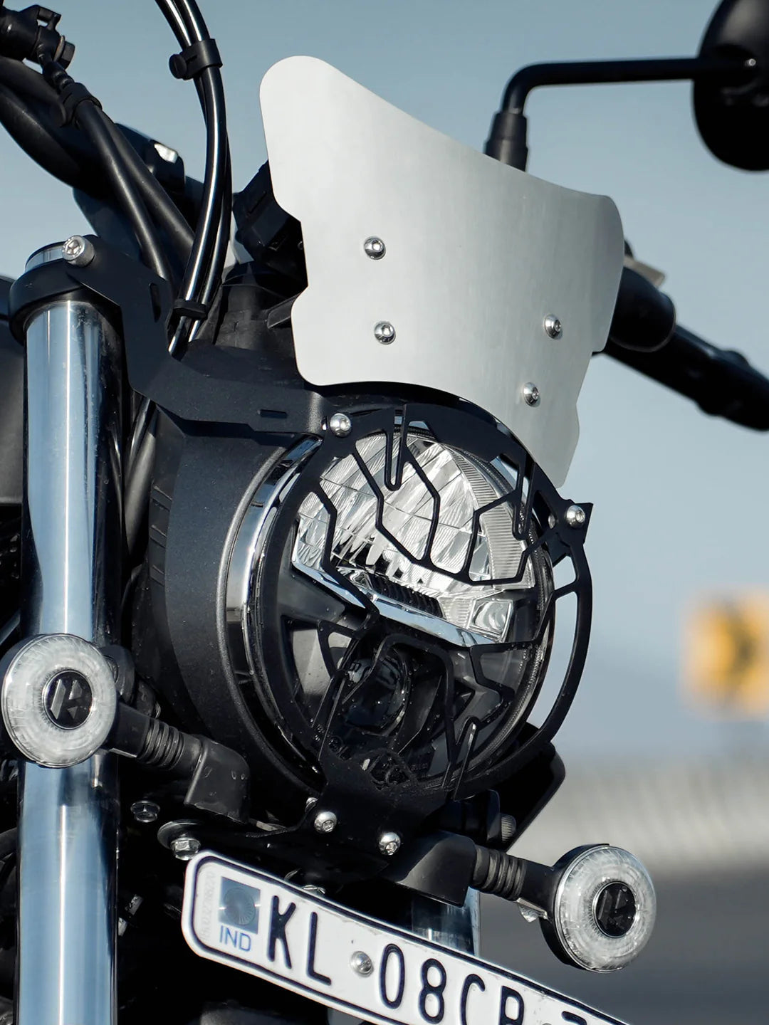Legundary Custom Hero Mavrick 440 Zephyr Metal Visor With Number Plate Stay - VIS15396