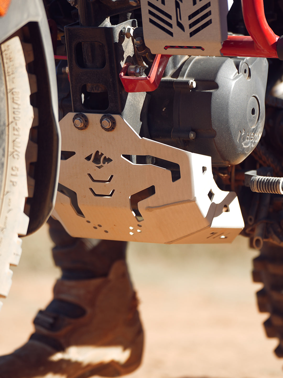 Legundary Custom Hero X Pulse 200 4V Pro Vambrace Bash Plate - ENG18388