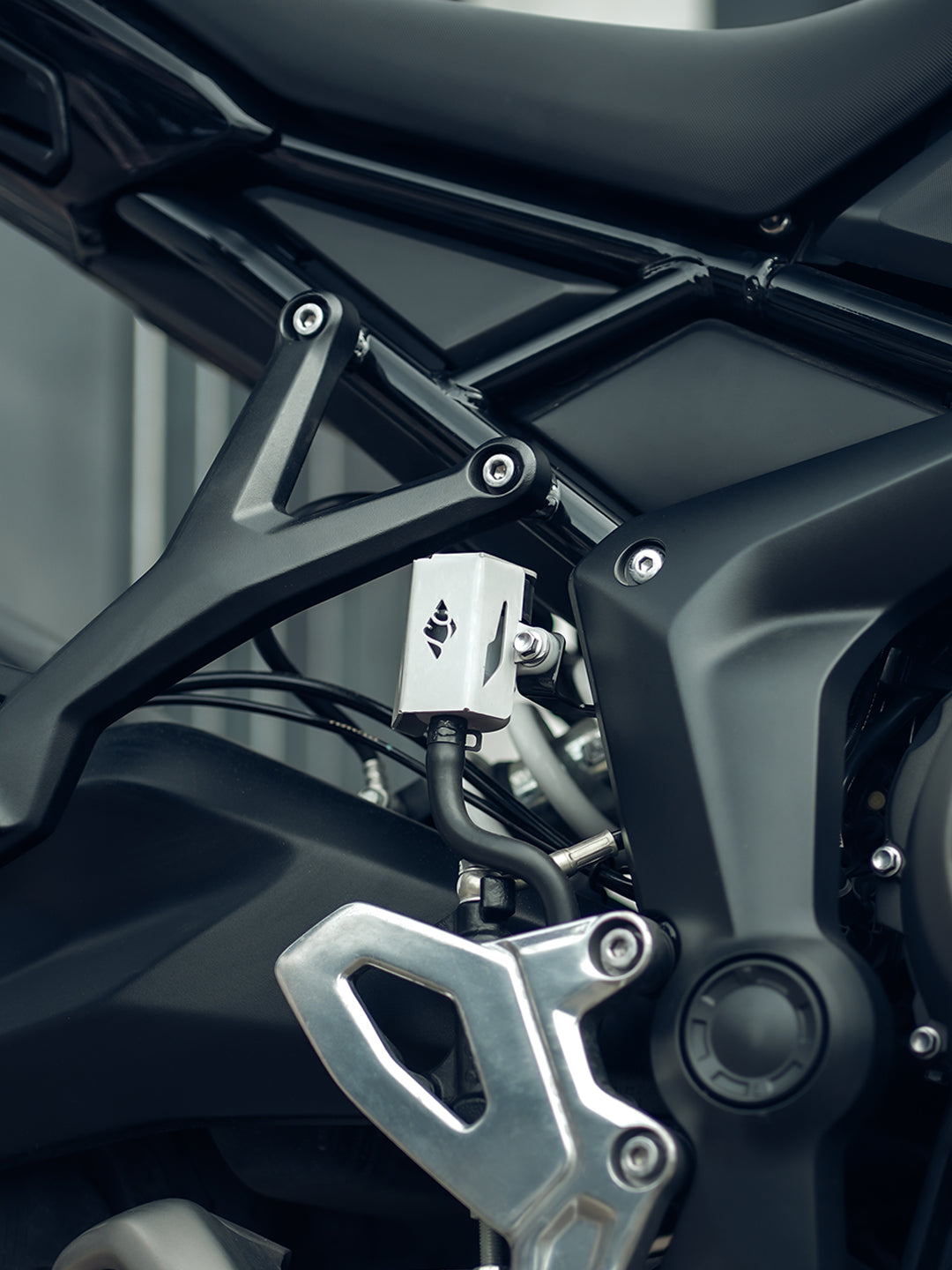 Legundary Custom Triumph Tiger 660 Casque Rear Oil Cap - CAP16455