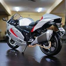 Maisto Plastic Suzuki Hayabusa 2022-1:12 Die-Cast Scale Model Motorbike-52724
