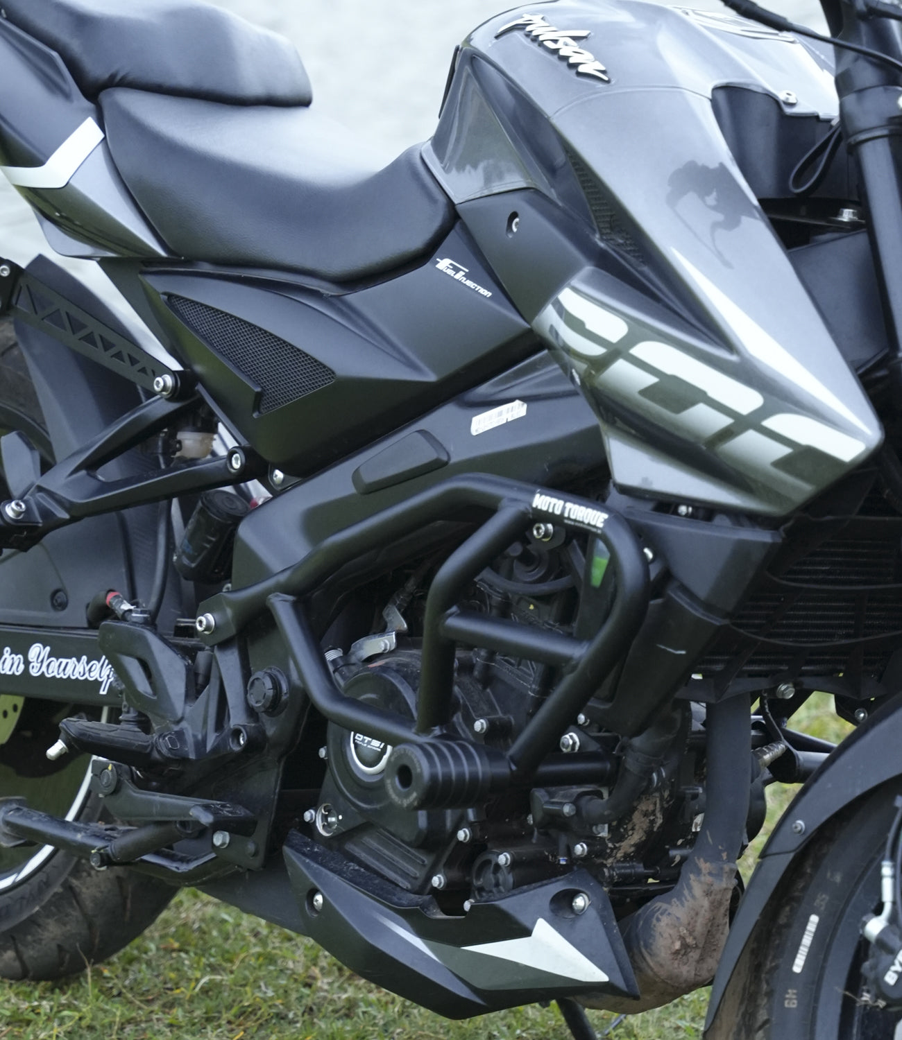 Moto Torque Pulsar NS200 - Crash Guard