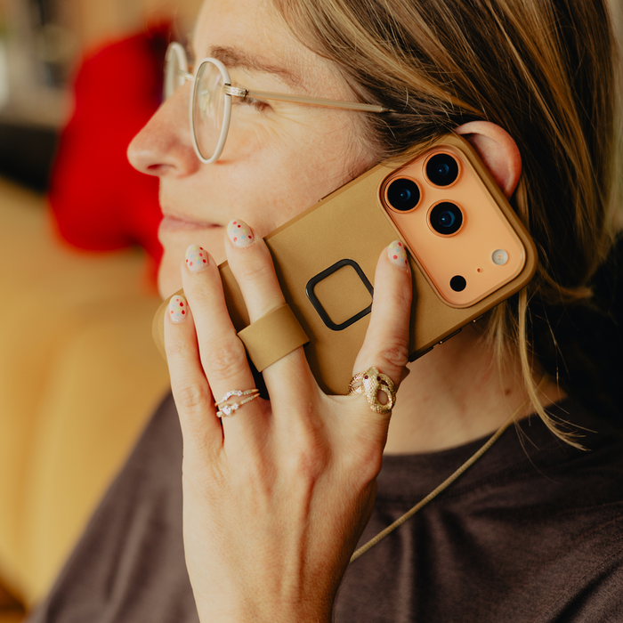 Peak Design Everyday Loop Case For Iphone 17 Pro (Tan) - PD-M-LC-CF-BR-1