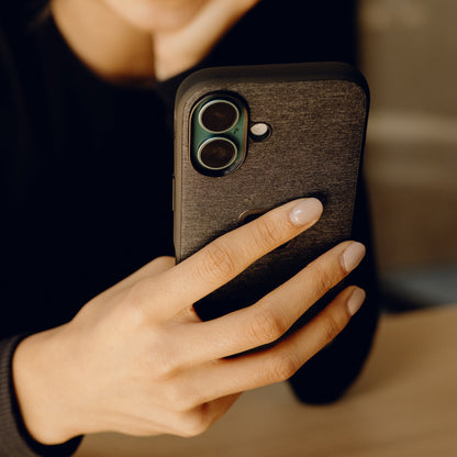 Peak Design iPhone 16 plus Everyday Fabric Phone Case (Charcoal) - PD-M-MC-BT-CH-1