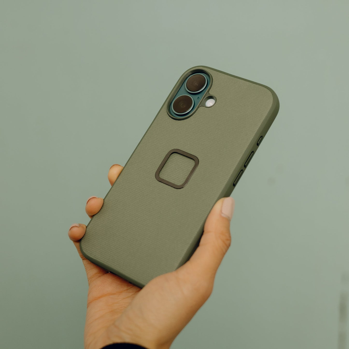 Peak Design iPhone 16 plus Everyday Fabric Phone Case (Sage) - PD-M-MC-BT-SG-1