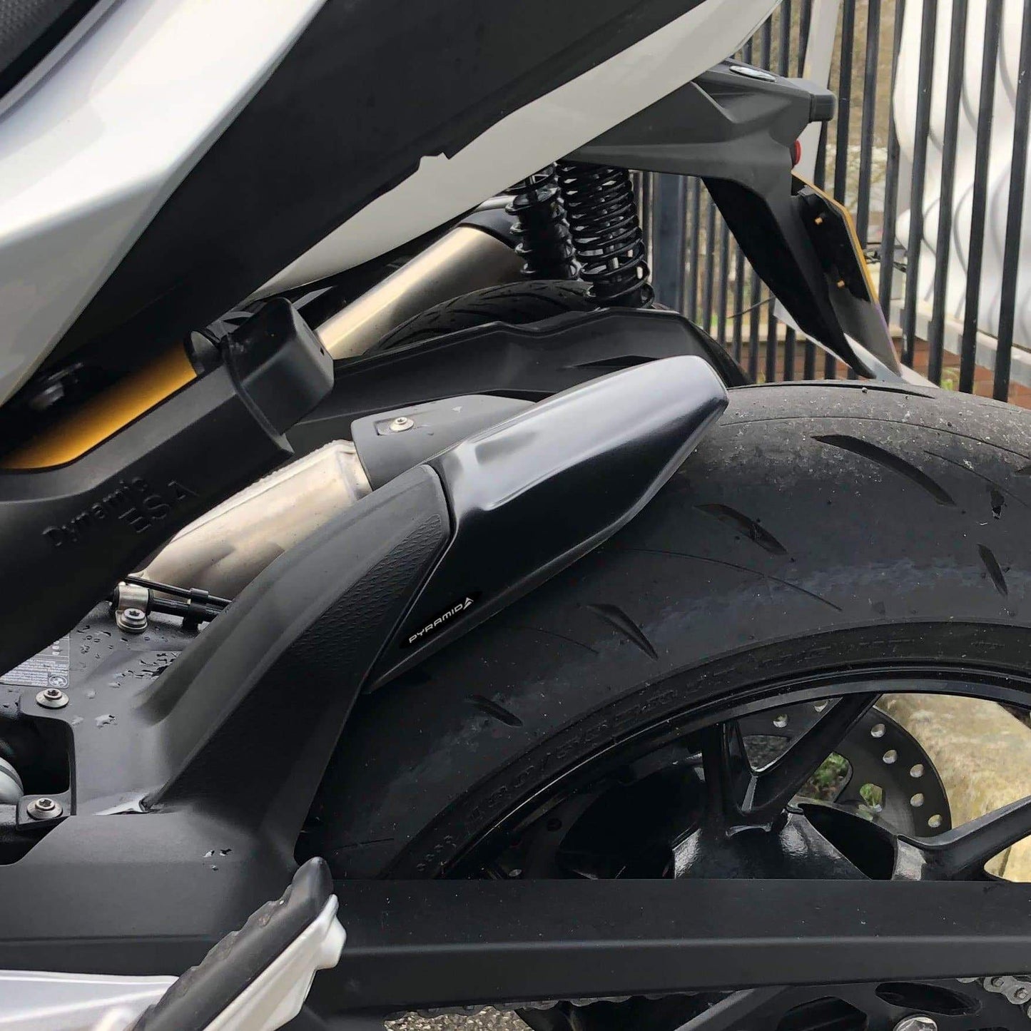 Pyramid Hugger Extension for BMW F900R / F900XR - 74900