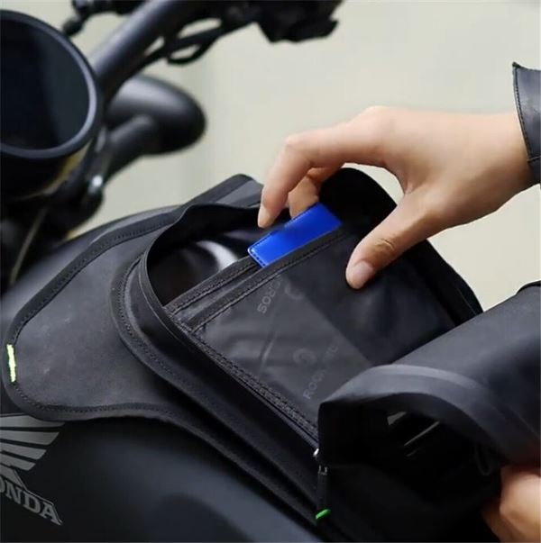 ROCKBROS Motorbike Motorcycle Tank Bag Magnetic Oil Fuel Pack Touch Screen Phone Pocket (30120005001)-Black