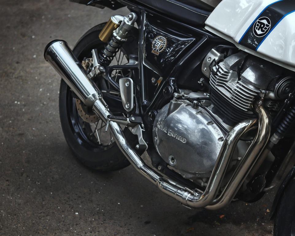 Royal Enfield- 2 x 1 Full System Exhaust with FAT CAN - Interceptor 650 / Continental GT 650 - SS Motocorp