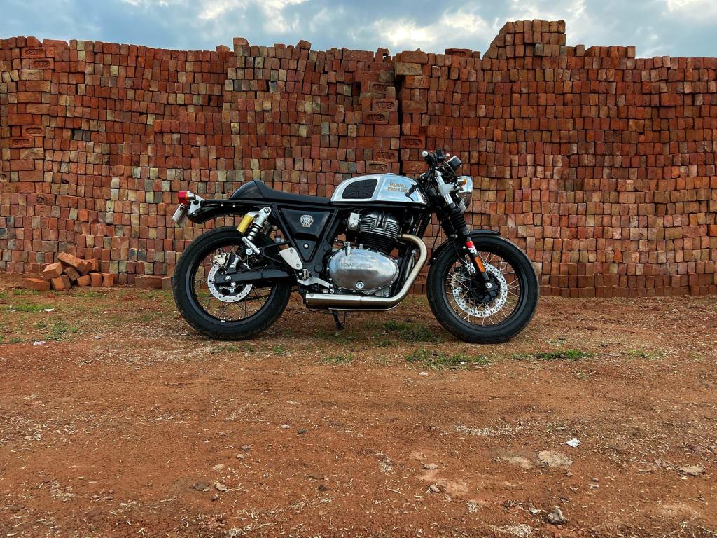 Royal Enfield-2 x 2 Full System Exhaust with SHORT CANS - Interceptor 650 / Continental GT650 - SS Motocorp