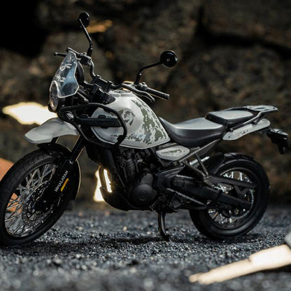 Royal Enfield 1:12 New Himalayan 450 Scale Model (Kamet White)