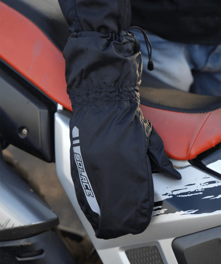 SOLACE-rain-over-gloves