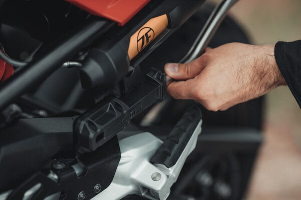 SW-Motech Blaze Saddlebag Mounts for Kawasaki Z800