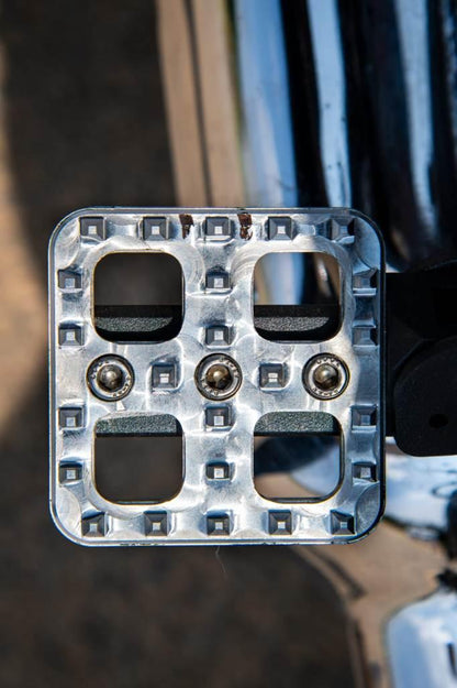 Pillion footrest - Super Meteor 650 - Riders Junction