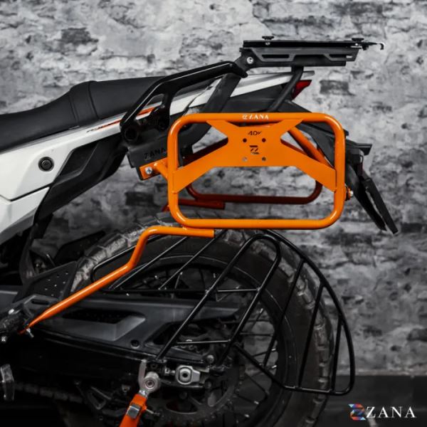 Zana Roadster Saddle Stay With Jerry Can Mount Orange For KTM ADV 390 2025-ZI-8567