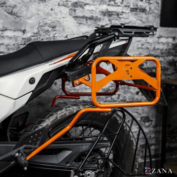 Zana Roadster Saddle Stay With Jerry Can Mount Orange For KTM ADV 390 2025-ZI-8567