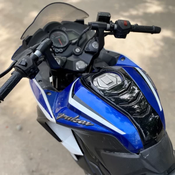 TankTie for Bajaj Pulsar RS200